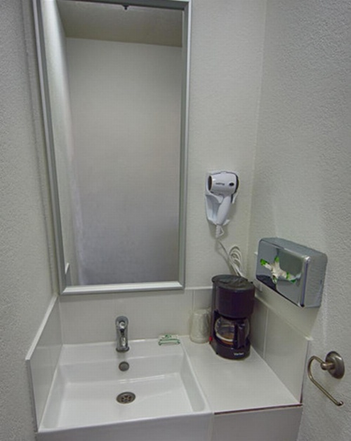 Budget Inn image 11