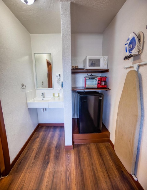 Budget Inn image 17